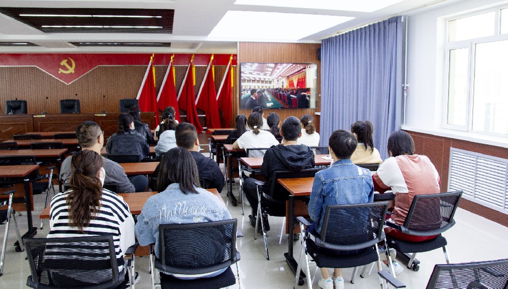 煤勘集團一零四公司團委組織觀看 慶祝中國共產(chǎn)主義青年團成立100周年大會直播